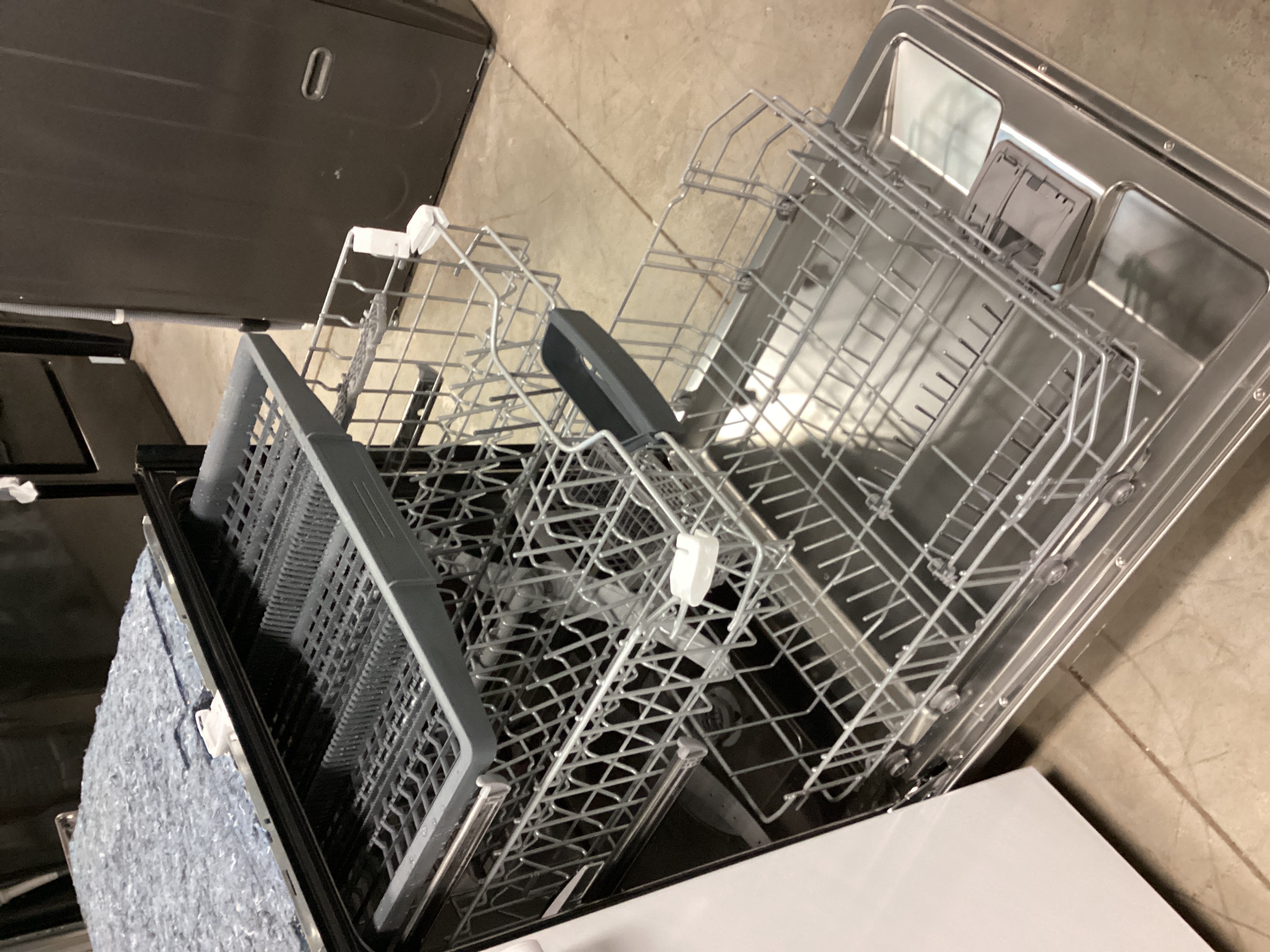 Bosch SHE53CE5N - Front Control Dishwasher at Doraville Store