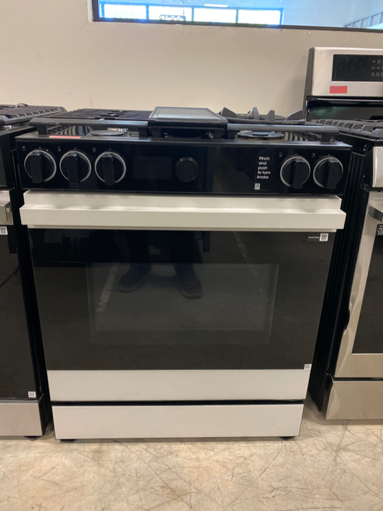 SAMSUNG NSG6DB870012 - Gas Range at Doraville Store